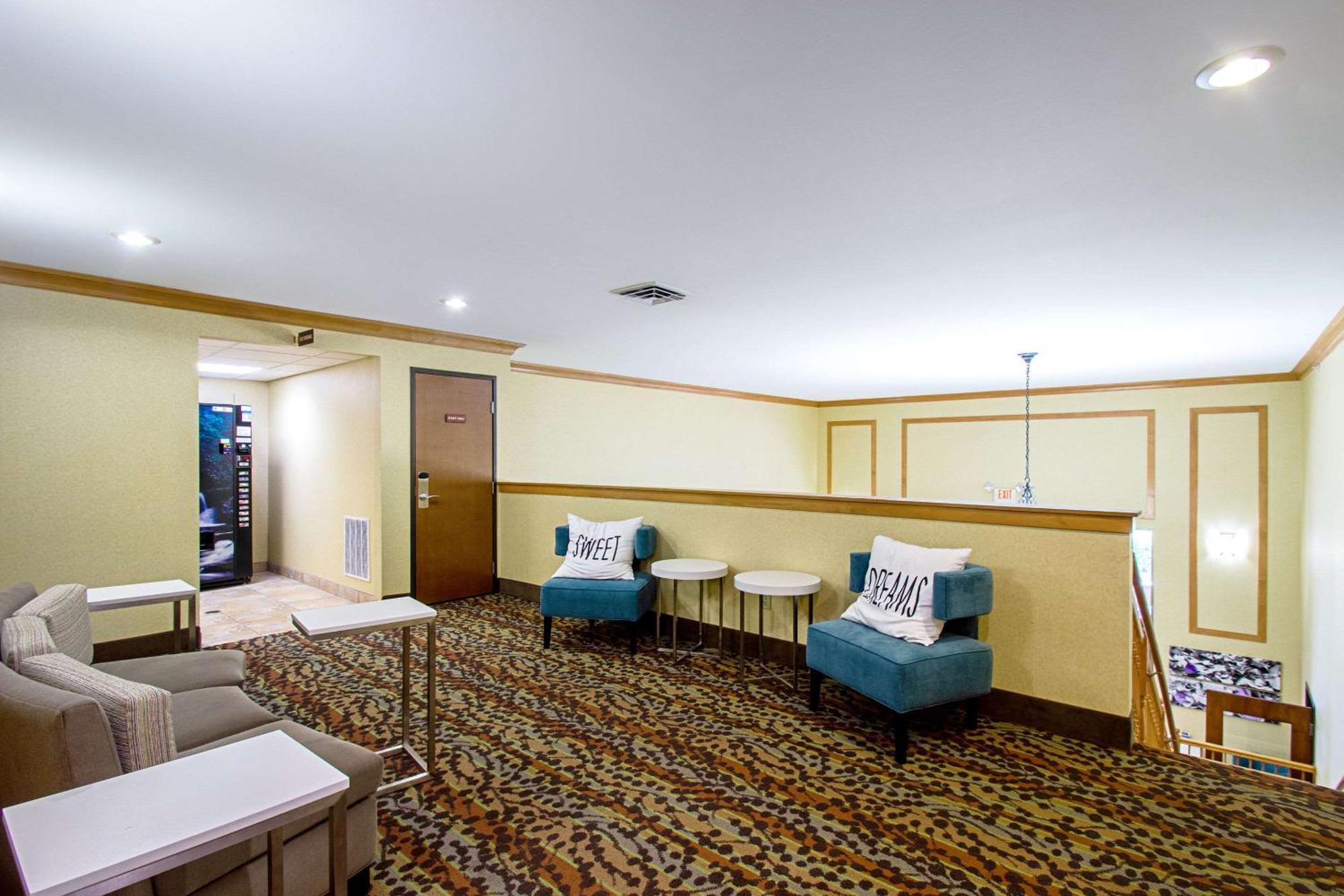 Mainstay Suites Madison - Monona Екстериор снимка