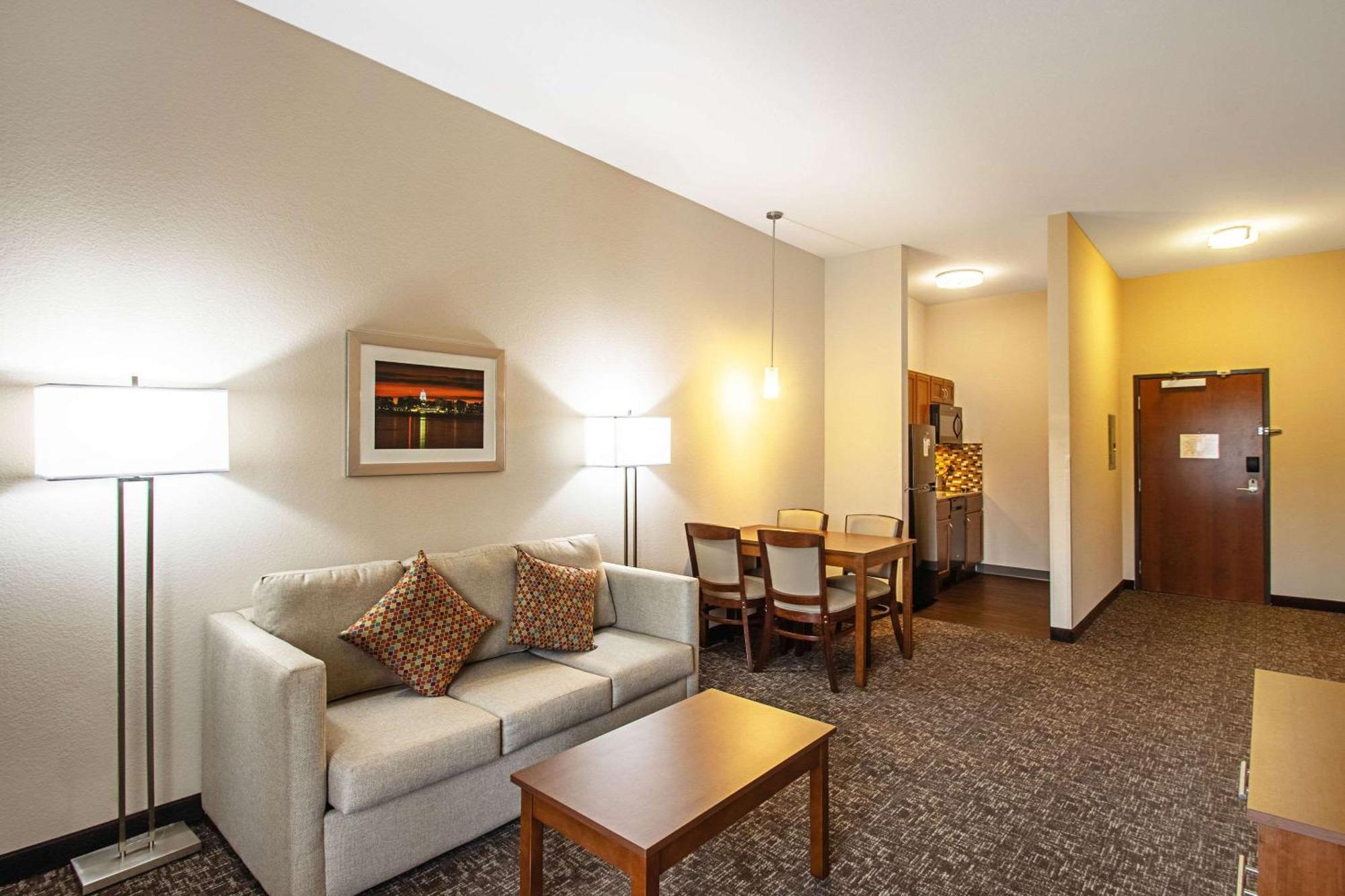 Mainstay Suites Madison - Monona Екстериор снимка