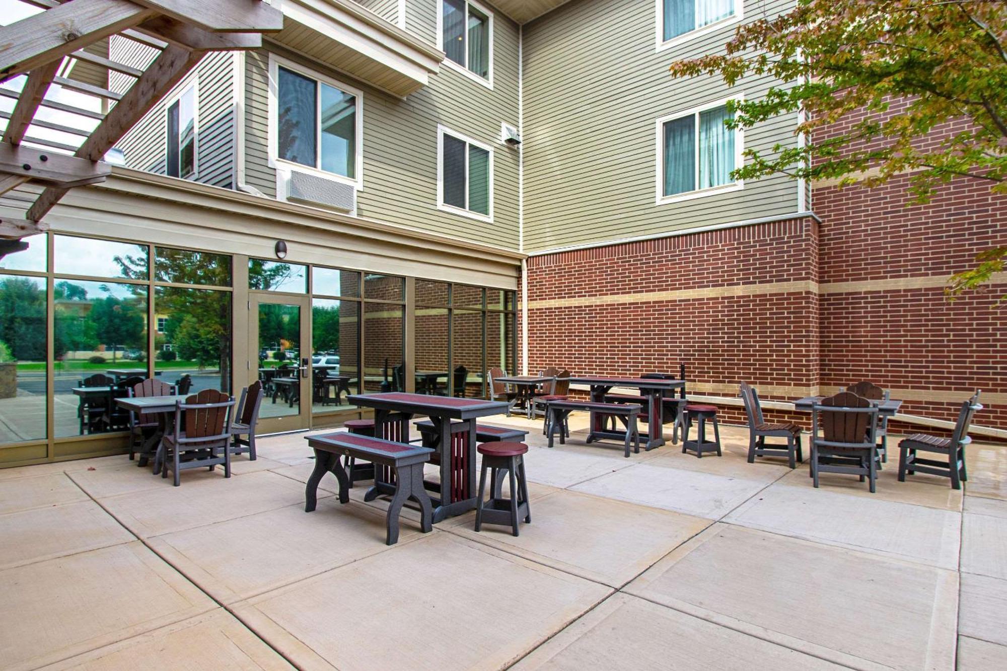 Mainstay Suites Madison - Monona Екстериор снимка