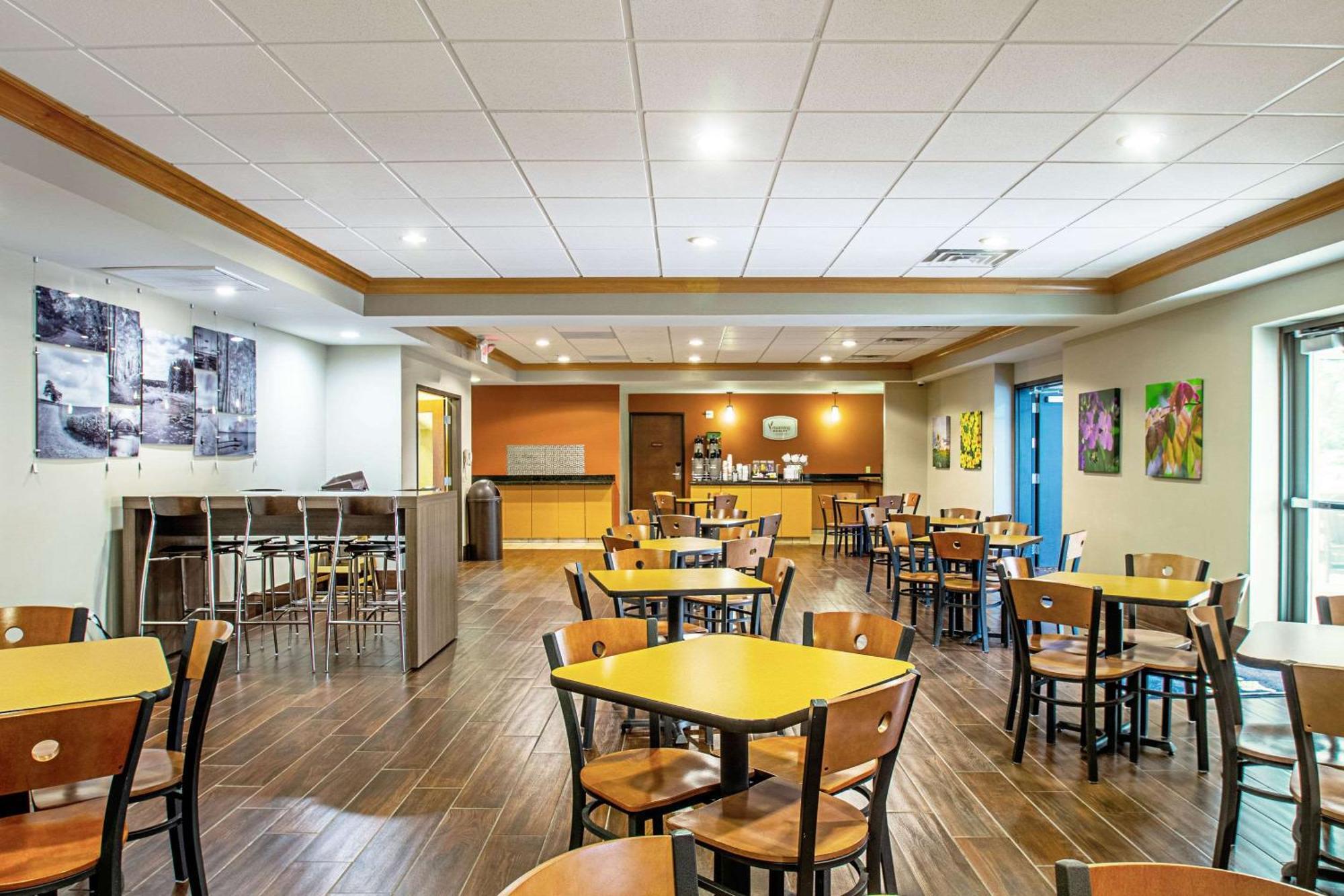 Mainstay Suites Madison - Monona Екстериор снимка