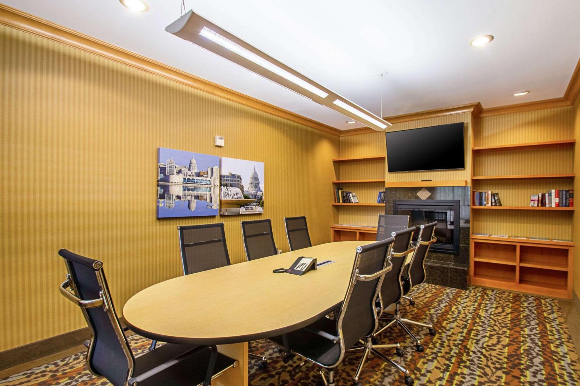 Mainstay Suites Madison - Monona Екстериор снимка