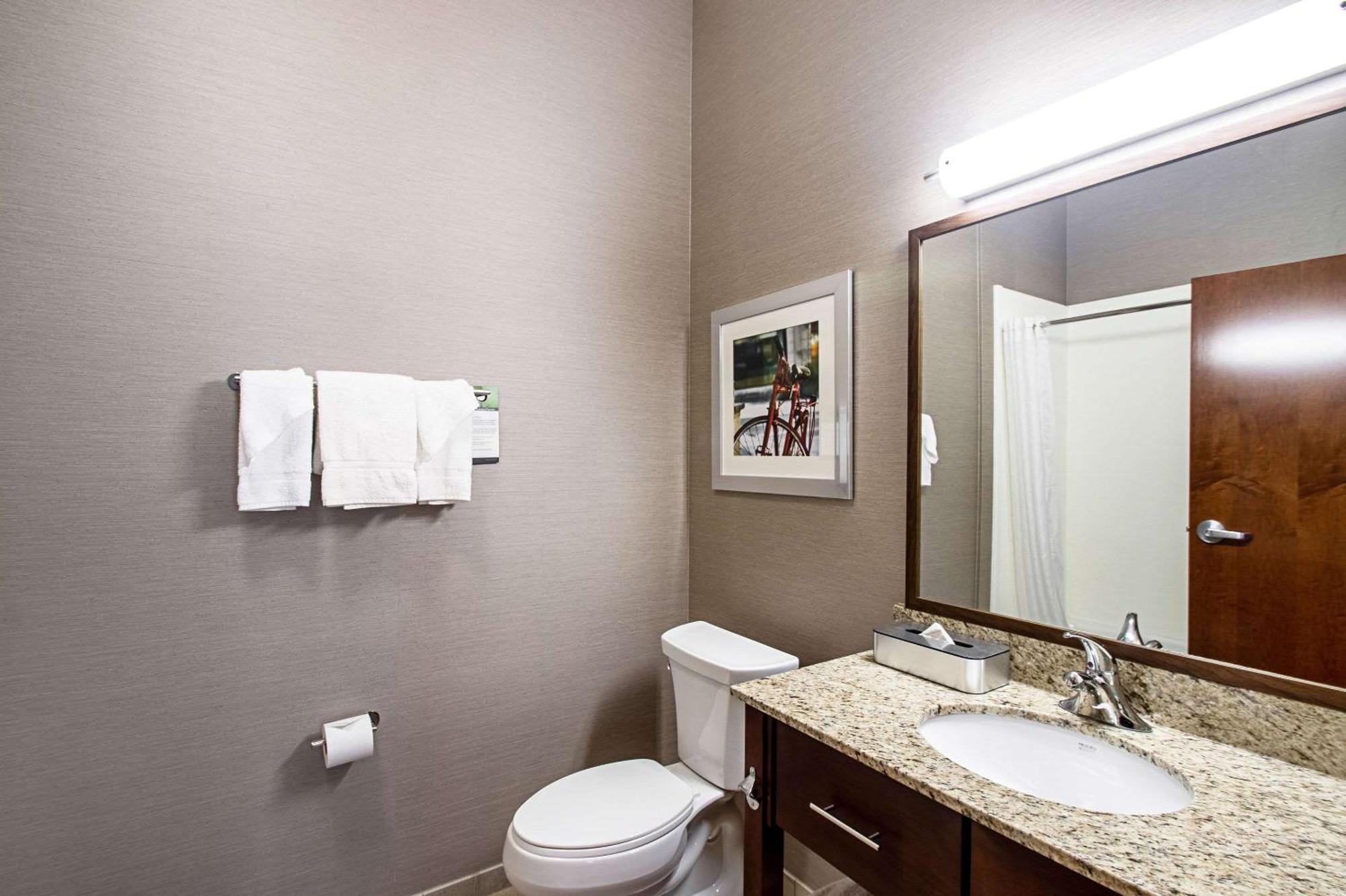 Mainstay Suites Madison - Monona Екстериор снимка