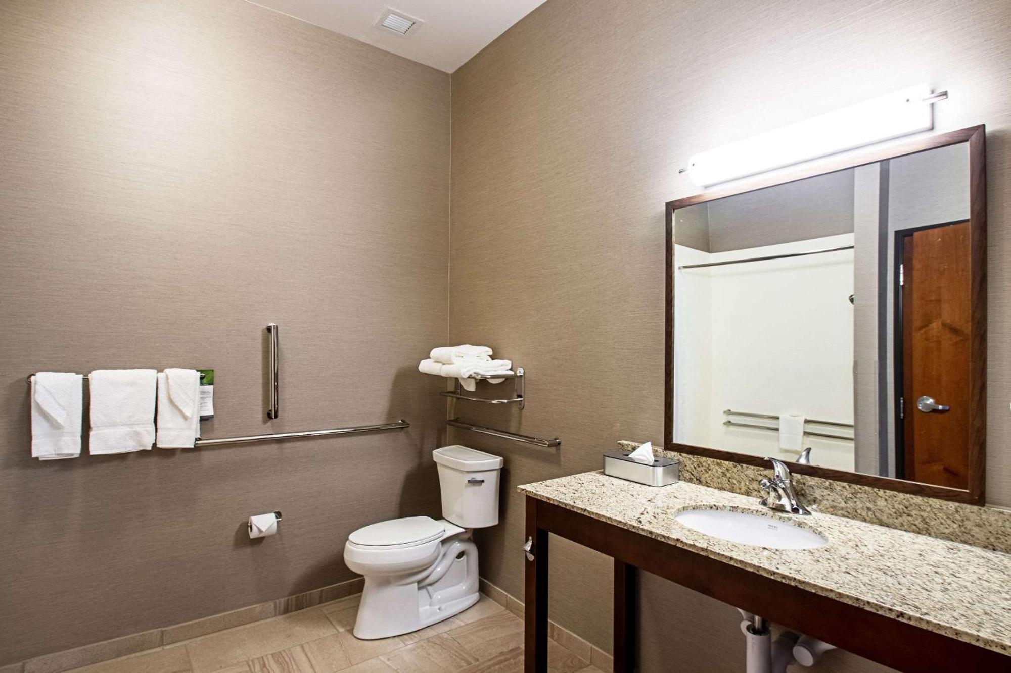 Mainstay Suites Madison - Monona Екстериор снимка