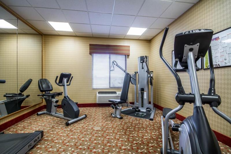 Mainstay Suites Madison - Monona Екстериор снимка