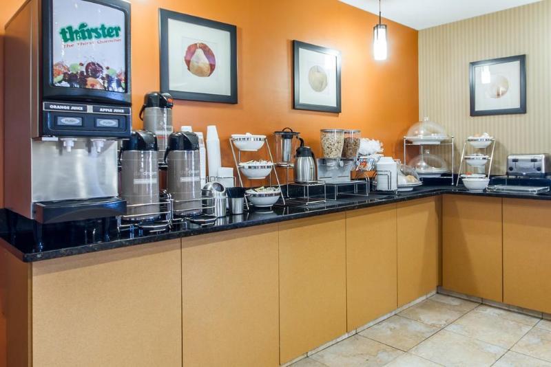 Mainstay Suites Madison - Monona Екстериор снимка